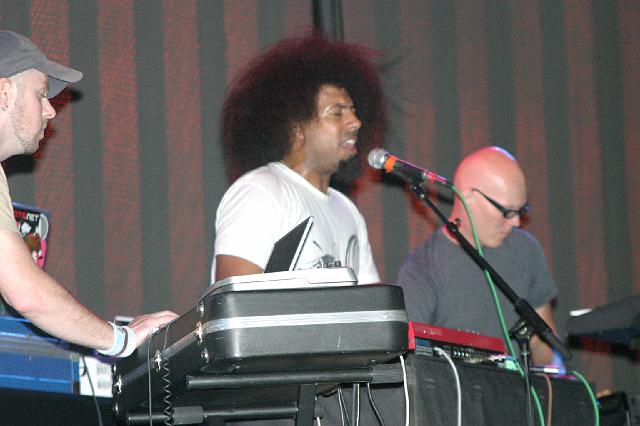 004 002.jpg - Reggie Watts with Synthclub